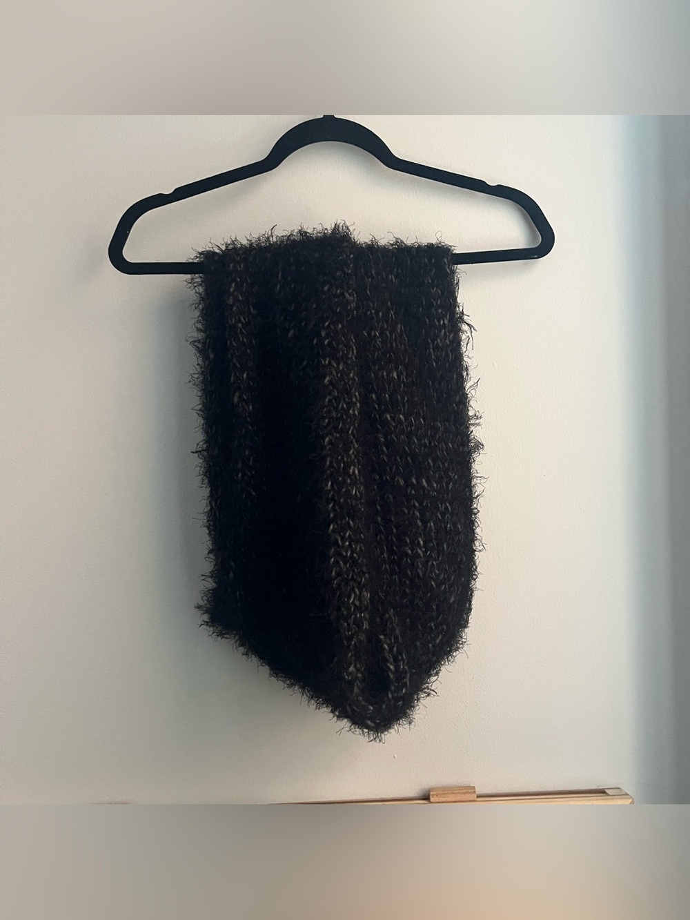 {Urban Outfitters} 🔷Fuzzy infinite scarf